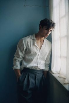 1800s Aesthetic Male, Male Portrait Pose Reference, Italian Male Model, Mens Fashion Aesthetic, Aesthetic Male Outfits, Italian Actors, Male Portrait Poses, Aesthetic Street, Male Pose Reference