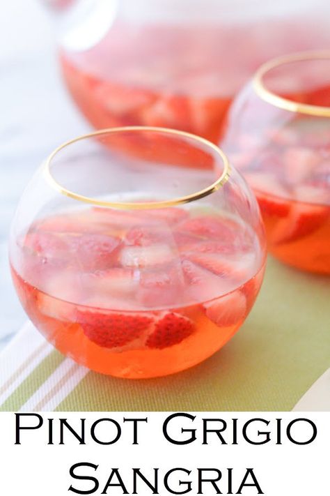 Pinot Grigio Sangria, Strawberry Sangria, Watermelon Drink, Martha Stewart Recipes, Fresh Fruit Recipes, Watermelon Margarita, Summer Cocktail Recipes, Watermelon Recipes, Watermelon Juice