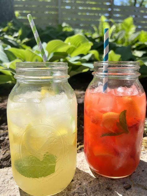 Mason Jar Lemonade Mason Jar Aesthetic, Lemonade Jar, Mason Jar Lemonade, Maple Baked Beans, Baking Therapy, Jelly Jelly, Mason Jar Drinks, Cheesy Hashbrowns, Vodka Lemonade