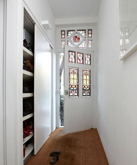 Hallway Storage Ideas, Wall Shoe Storage, Hallway Cupboards, Contemporary Hallway, Hallway Shoe Storage, Clever Closet, Victorian Hallway, Large Hallway, Style Anglais