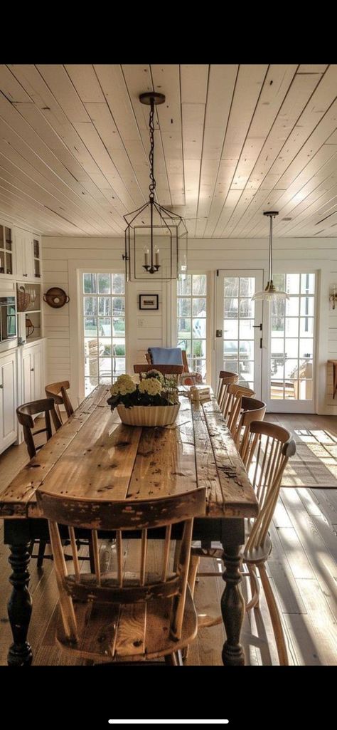 Country Cottage Living, Wooden House Design, Coastal Farmhouse Decor, Dream Life House, Casa Country, Coastal Farmhouse, Decor Essentials, Dream House Interior, Farmhouse Dining Room