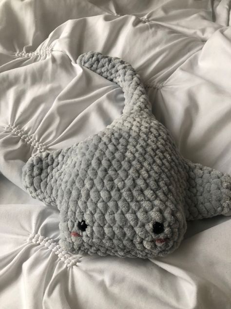 crochet grey stingray amigurimi Crochet Stingray, Easy Crochet Animals, Mode Crochet, Crochet Animals Free Patterns, Crochet Business, Crochet Clothing And Accessories, Kawaii Crochet, Beginner Crochet Projects, Fun Crochet Projects