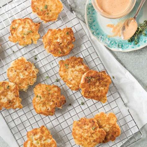 Vidalia Onion Fritters with Comeback Sauce | Vegetarian · Makes 15 · Crispy Vidalia Onion Fritters are an quick and easy appetizer, side, or snack that is made even better when served with Comeback Sauce. Vidalia Onion Recipes, Onion Fritters, Comeback Sauce, Baked Onions, Vidalia Onion, Paula Deen Recipes, Patties Recipe, Quick And Easy Appetizers, Vidalia Onions