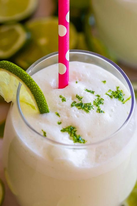 This Brazilian Limeade recipe is a refreshing non-alcoholic drink! Whole limes are blended w/ sweetened condensed milk. Frothy, tart & sweet! Brazilian Limeade, Brazilian Drink, Brazilian Lemonade, Limeade Recipe, The Food Charlatan, Flan Recipe, Food Charlatan, Milk It, Ice Water