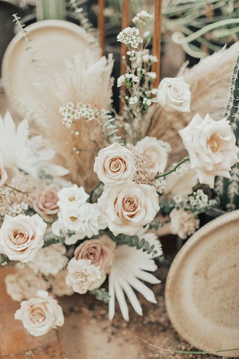 November Wedding Flowers, Taupe Wedding, Neutral Wedding Flowers, Wedding Flowers Roses, Fall Wedding Color Palette, Wedding Flower Design, Beautiful Desert, Bridal Photographs, Beige Wedding