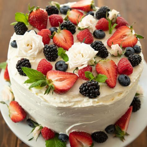 Easy Berry Chantilly Cake - Mirlandra's Kitchen Chantilly Cake Recipe, Perfect Whipped Cream, Berry Chantilly Cake, Yellow Cake Mix Recipes, Chantilly Cake, Christmas Cake Designs, Keep Life Simple, Cake Fillings, Box Cake Mix