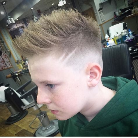 Side lines Barber Haircuts Fade, Star Haircut, Cool Hairstyles For Boys, Cool Hair Designs, Boy Haircuts Short, Toddler Haircuts, Cool Boys Haircuts