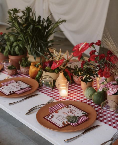 Pizza Tablescape, That’s Amore Bridal Shower Ideas, Italy Bridal Shower Theme, Thats Amore Bridal Shower Ideas, Italian Rehearsal Dinner, Welcome Party Decor, Tomato Party, Pizza Dinner Party, Italian Dinner Table