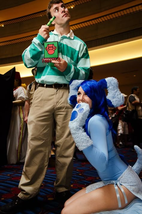 Blues Clues couple costume, cute... But I could see this going more appropriately (meaning a fully clothed Blue) for a Daddy/daughter costume. Blues Clues Costume, Clue Costume, Halloween Parejas, Blue Costumes, Blue’s Clues, Creative Costumes, Halloween Costumes Makeup, Blues Clues, Couple Halloween