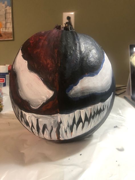 Venom Pumpkin Painting, Venom Carnage, Halloween Pumpkin Designs, Pumpkin Designs, Halloween 2024, Disney Aesthetic, Pumpkin Design, Decoration Diy, Painted Pumpkins