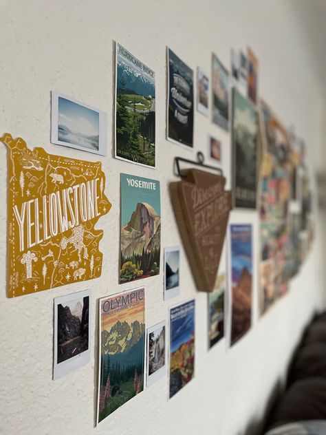 Adventure Gallery Wall Ideas, Map Wall Collage, National Park Living Room Decor, Travel Room Decor Ideas, National Park Posters Wall, National Park Picture Display, National Park Themed Guest Room, National Parks Gallery Wall, National Park Theme Bedroom