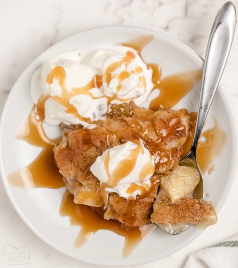 BEST SNICKERDOODLE APPLE COBBLER - Butter with a Side of Bread How To Freeze Apples, Snickerdoodle Apple Cobbler, Dry Apples, Freeze Apples, Snickerdoodle Cobbler, Snickerdoodle Cookie Dough, Cobbler Recipes Easy, Chocolate Caramel Apples, Apple Cobbler Recipe