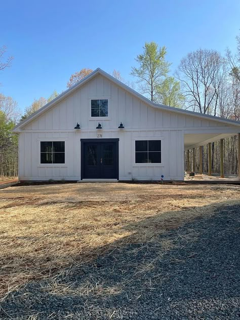 Barn Shop Ideas, Pole Building Garage, Pole Barn Builders, Metal Pole Barns, Shed Tiny Home, Barn Builders, Metal Building Home, Post Frame, Barn Shop