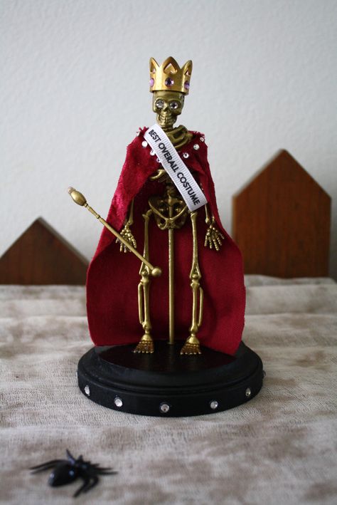 Best overall costume award Halloween Trophy Ideas, Skeleton Trophy, Best Costume Award, Overall Costume, Halloween Costume Awards, Halloween Trophies, Halloween Prizes, Trophy Ideas, Award Trophy