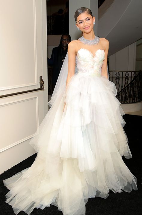 Zendaya Style Files Estilo Zendaya, Zendaya Outfits, Hit Girls, Zendaya Style, Celebrity Style Inspiration, Bridget Jones, Zendaya Coleman, Oscar Party, Prom Looks