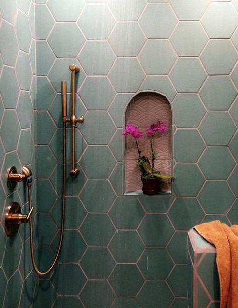 Bad Inspiration, Hexagon Tiles, Bathroom Decoration, Tile Ideas, Decoration Inspiration, Bathroom Tile, Bathroom Essentials, Guest Bathroom, Beautiful Bathrooms