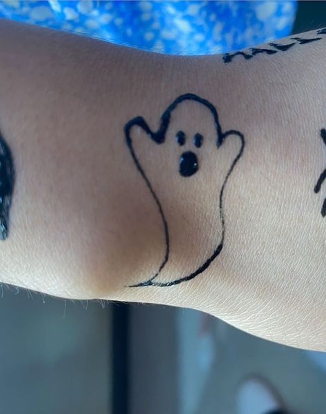 -rasheedah Halloween Henna, Cute Henna Tattoos, Cute Henna, Cute Halloween Ghost, Henna Design, Halloween Ghost, Cute Ghost, Henna Tattoo, Halloween Design