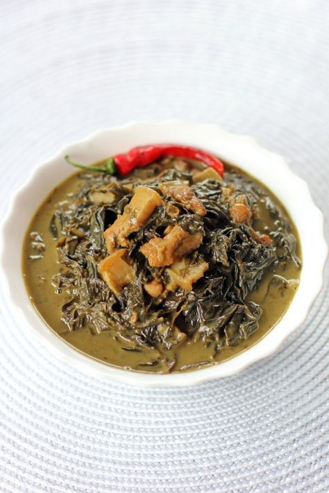 Laing - This dish is made out of taro leaves, coconut milk and chillies, it is very popular in the Bicol Region a Southern part of the Luzon Island where the ingredients mentioned is very common. Laing Recipe Filipino, Laing Recipe, Filipino Pork Recipes, Taro Leaves, Filipino Dish, Filipino Dishes, Pinoy Food, Filipino Recipes, Best Dishes