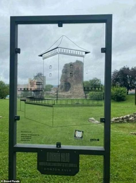 People reveal the VERY clever creations they've come across Interpretive Signage, 1000 Lifehacks, Museum Exhibition Design, Outdoor Signage, Wayfinding Signage, Environmental Design, Environmental Graphics, Signage Design, Land Art