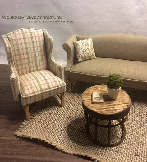 Fabulously Flawed Miniatures: A New Look... Dollhouse Living Room, Mini Furniture, Doll Furniture Diy, Diy Barbie Furniture, Mini Doll House, Miniature Projects, Miniature Rooms, Modern Dollhouse, Barbie Diy