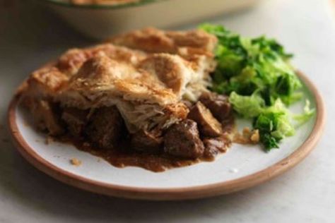 Beef And Ale Pie, Steak Pie Recipe, Steak And Ale Pie, Hairy Bikers Recipes, Steak Ale Pie, Beef Pie Recipe, Ale Pie, Steak Pie, Steak And Ale