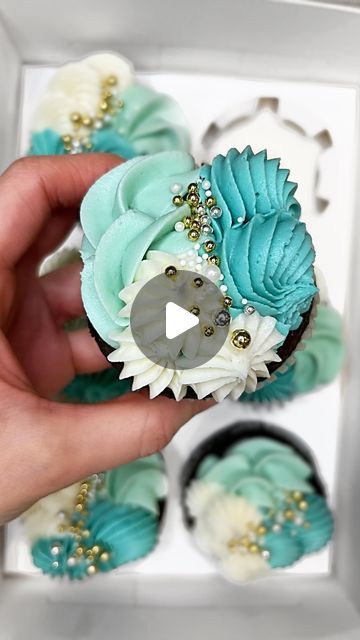 Jillian Vinion on Instagram: "A little therapeutic piping video for this lovely Monday afternoon🫶🏻🍀✨ hope you all have a good week!  . Piping tips: 852, 4B, 6B Food color brands: Colour mill  . . #cupcakes #cupcake #cupcakesofinstagram #cakedesign #homemade #baking #howto #cakedecorating #bakingvideo #baker #bakerlife #dessertgram #caketutorial #cakevideo #bakinglife #tutorial #smallbusiness #lovecake #cakedecorating #pipingskills #pipingtechniques #repost  . . Cake. Cupcakes. Baking. Bakery. Small business. American buttercream. Piping technique. Tutorial. Homemade. Baking video. Cake decorating. Cupcake decorating." American Buttercream Recipe, Cupcake Decorating Techniques, Video Cake, Buttercream Piping, Cupcake Piping, American Buttercream, Buttercream Decorating, Slow Sunday, Cupcake Decorating Tips