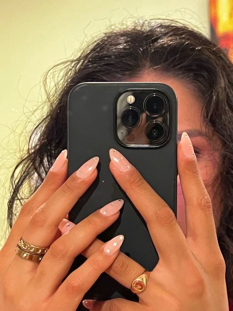 Summer nails, nails, mirror pic Mirror Outfit Pics No Face, Nails Selfie, Nail Selfie Ideas, Pics To Show Off Nails, Nail Selfies, Nail Pictures Instagram, Showing Off Nails Pose, Hand Poses For Nails, Poses To Show Off Nails