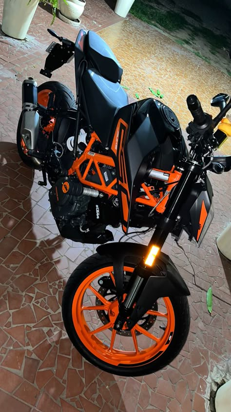 Bike Snap, Ktm Duke 250, Don Perignon, Duke 250, Fake Injury, Bus Skin Design, Duke 390, Night Bike Ride, Duke Bike