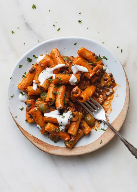 High Protein Harissa + Lentil Pasta - SO VEGAN Harissa Pasta, Entertaining Dishes, Vegan Pasta Sauce, Lentil Pasta, Protein Pasta, Meatless Recipes, High Protein Vegan, Vegetable Pasta, Vegetarian Pasta