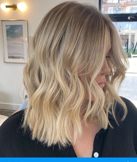 Honey Blonde Balayage Mid Length, Hair Blonde Mid Length, Blond Balayage Medium Length, Blonde Babylights Shoulder Length Hair, Highlight Hair Blonde Medium Length, Full Head Highlights Short Hair, Blonde Hair Lowlights Fall, Short Blonde Curled Hair, Lived In Short Blonde Hair