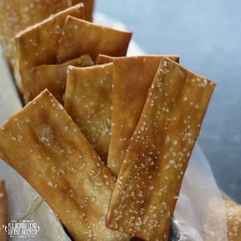 Pretzel Crackers Pretzel Crackers Recipe, Crunchy Pretzel Recipe, Pretzel Crisps Recipe, Pretzel Crackers, Easy Homemade Crackers, Homemade Crackers Recipe, Homemade Pretzel, Cracker Recipe, Simply Food