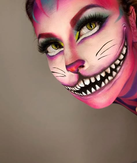 Chesire Cat Costume, Cat Costume Makeup, Cheshire Cat Makeup, Cat Face Makeup, Halloween Couples Costumes, Cheshire Cat Halloween, Girl Halloween Makeup, Alice Halloween, Halloween Alice In Wonderland