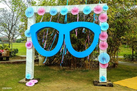 Wedding Decorations Selfie Point, Decoration Ideas College Events, Selfie Both Decoration, Props For Wedding Decoration, Selfi Point Decoration For School, Selfie Point For Freshers Party, Goa Theme Party Decoration, Selfy Point Decoration, Selfy Point Idea