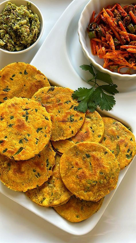 Indian Savory Snacks, Bhakri Recipe, Breakfast Recipes Indian Veg, Veg Crispy, Lemon Coriander Soup, Gastronomic Food, Lunch Box Recipe, Gujarati Food, Gujarati Cuisine