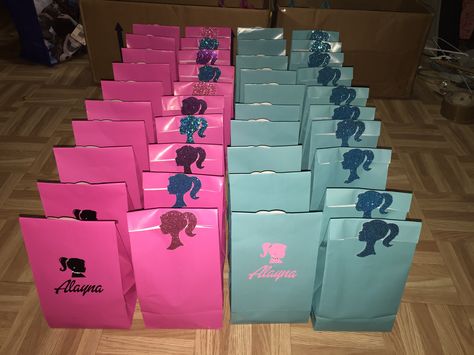 Barbie birthday party goody bags with silhouette Barbie Birthday Goodie Bags, Barbie Party Favors Bags, Barbie Candy Bags, Barbie Gable Boxes, Barbie Loot Bags, Barbie Party Favor Box Template, Barbie Party Decorations, Birthday Goodie Bags, Party Goodies