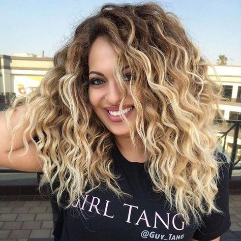 Ombre Curly Hair, Blonde Curly Wig, Balayage Blond, Blond Balayage, Blonde Curly Hair, Balayage Blonde, Ombre Blonde, Curly Hair With Bangs, Ombre Hair Color