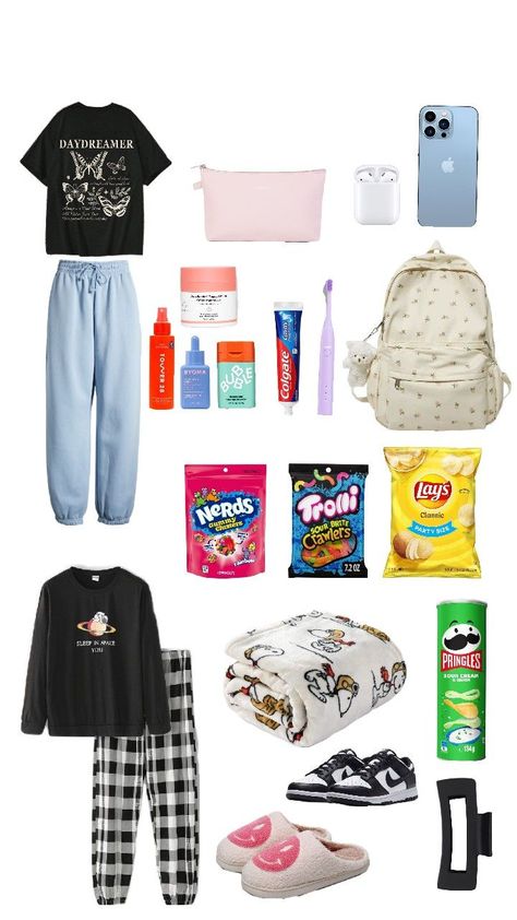 #aesthetic #sleepover #needs #girly Sleepover Bag Checklist, Pack For Sleepover, Sleepover Basket, Aesthetic Sleepover, Sleepover Stuff, Sleepover Essentials, Sleepover Bag, Bag Checklist, Fun Sleepover Ideas