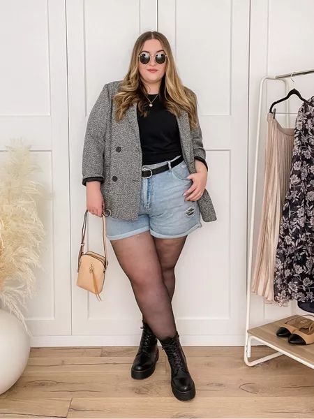 diana.dares no LTK Shorts With Pantyhose Outfits, Tights And Shorts Outfit, Diana Dares, Edgy Plus Size Outfits, Stocking Outfit, Plus Size Shorts Outfit, Look Short Jeans, Plus Size Grunge, Looks Com Short