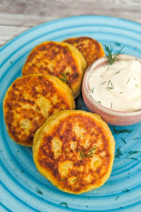 Savor the simplicity of these Delicious 4-Ingredient Potato Pancakes! Transform humble potatoes, a feClose look of 4 potato pancakes on a blue vintage plate.w basic pantry staples, and some sizzling oil into crispy, golden perfection. Whether you're craving a savory breakfast, a side dish, or a tasty snack, these pancakes are your go-to choice. Serve with sour cream, applesauce, or your favorite dipping sauce for a comforting, satisfying treat that's easy as it is tasty! Potato Pancake Recipe, Pan Fried Potatoes, Crispy Pancakes, Potatoe Pancake Recipe, Potato Pancake, Gold Potatoes, Shredded Potatoes, Grated Potato, Yukon Gold