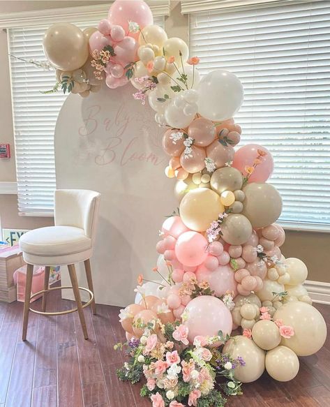 Bridal Shower Decor Balloons, Wildflower Balloon Backdrop, Baby In Bloom Arch Backdrop, Love In Bloom Backdrop, Baby Im Bloom Baby Shower Theme, Baby Shower Ideas Flowers, Tea Party Balloon Arch, Wildflower Balloon Garland, Wildflower Balloon Arch