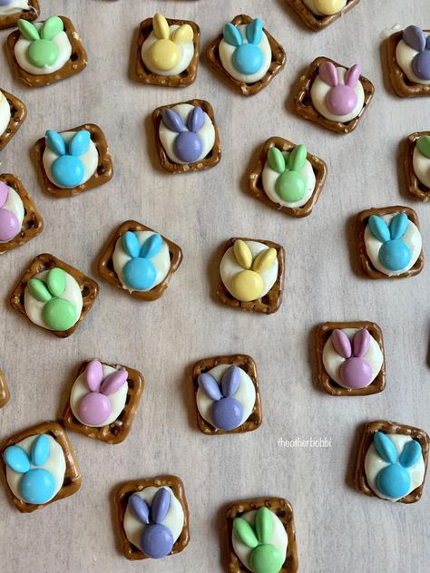 Bunny Pretzels, Pretzel Snaps, Easter Pretzel, Candy Melt, Pretzel Treats, Easter Baking, Chocolate Pretzels, Candy Land Theme, White Candy