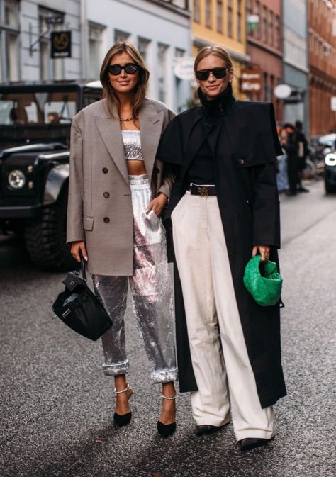 Street Style: Copenhagen Fashion Week Spring 2022 – theFashionSpot Nyfw Black Outfits, Copenhagen Fashion Week Street Style, Copenhagen Street Style, Fashion Week Outfit, Copenhagen Fashion, Copenhagen Style, Copenhagen Fashion Week, Looks Street Style, Street Style Winter