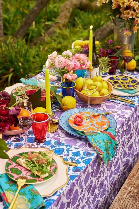 Colorful Plates Table Setting, Colorful Place Setting, Maximalist Table Setting, Maximalist Tablescape, Eclectic Table Settings, Italian Table Setting, Italian Tablescape, Colorful Tablescapes, Colorful Table Setting