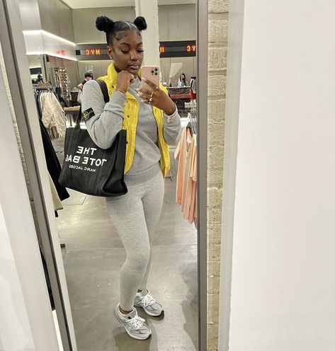 New Balance 990 V5 Outfit, Mirror Flicks, New Balance 990, Grey New Balance, New Balance Outfit, Chill Fits, Effortlessly Chic Outfits, Casual Day Outfits, Chill Outfits