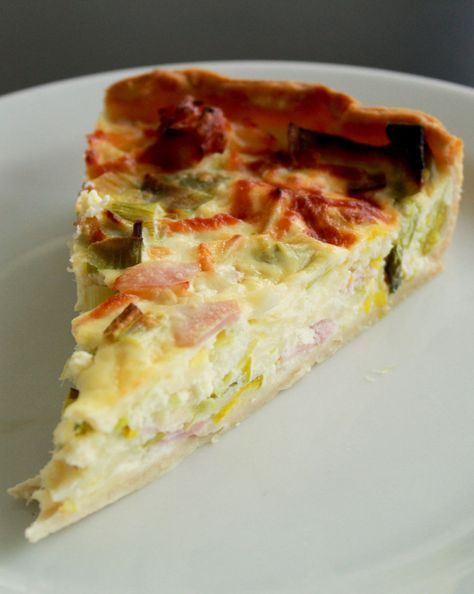 Ham And Leek Pie, Ham Pie, Leek Pie, Ricotta Recipes, Tomato Relish, Savory Tart, Meat Pie, Ham Recipes, Quiche Recipes