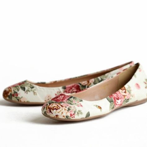 ADORBS<3 Floral Flat Shoes, Floral Flats, Fashion Shoes Flats, Cute Flats, Crazy Shoes, Shoe Obsession, Doc Martens, Fashion Mode, Shoes Shoes