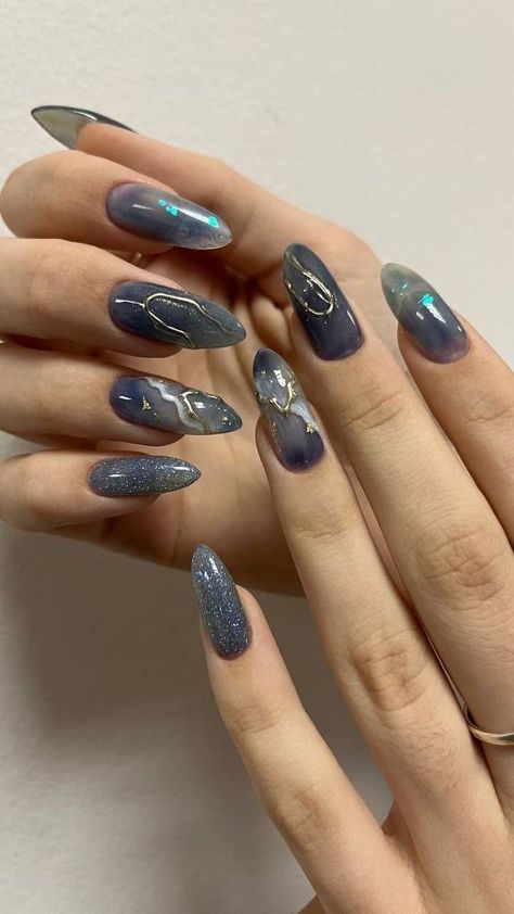 Euphoria Nails Ideas, Graduation Hairdo, Artsy Nails, Old Money Nails, Acrylic Nails Almond Shape, Money Nails, Euphoria Nails, Elegant Touch Nails, Aesthetic Nail