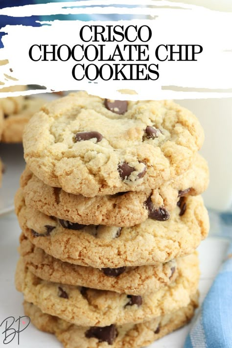 If you are a cookie lover like I am, get your ultimate fix with this Crisco Chocolate Chip Cookie Recipe. Slightly crispy outside, tender inside with a rich, buttery flavor! Shortening Cookies, Chocolate Chip Cookies With Crisco, Cookies With Crisco, Crisco Chocolate Chip Cookies, Crisco Cookies, Recipe Chocolate Chip Cookies, Tasty Chocolate Chip Cookies, Pb Cookies, Crispy Chocolate Chip Cookies