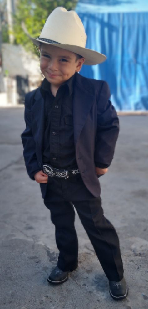 Ropa vaquera niño Boys Cowboy Outfit, Quince Boys Outfits, Boys Western Outfit, Kids Cowboy Outfit, Toddler Cowboy Outfit, Cowboy Outfits For Boys, Cowboy Wedding Attire, Country Wedding Outfit, Glam Party Outfit