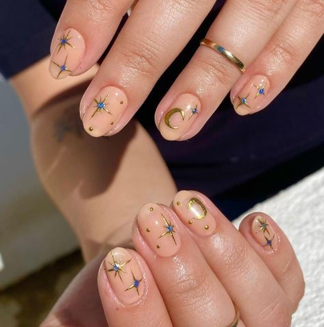 Boho Wedding Nail Ideas, Short Nail Designs Celestial, Sun Moon Star Nails, Winter Sun Nails, Sun And Moon Nails Simple, Celestial Nails Short, Gold Sun Nails, Star Sign Nails, Sun Moon Nails